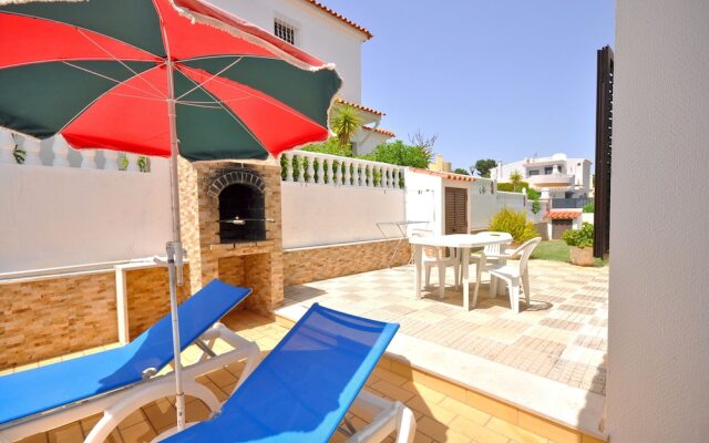 Spacious 4 Bedroom Villa Located in its own Grounds, With Private Pool and Bbq