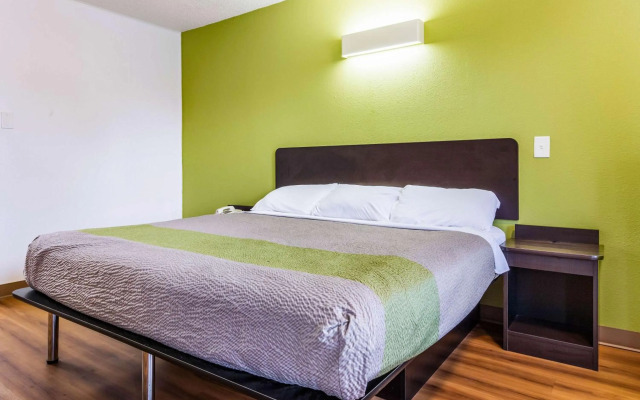 Motel 6 Alexandria, LA - South