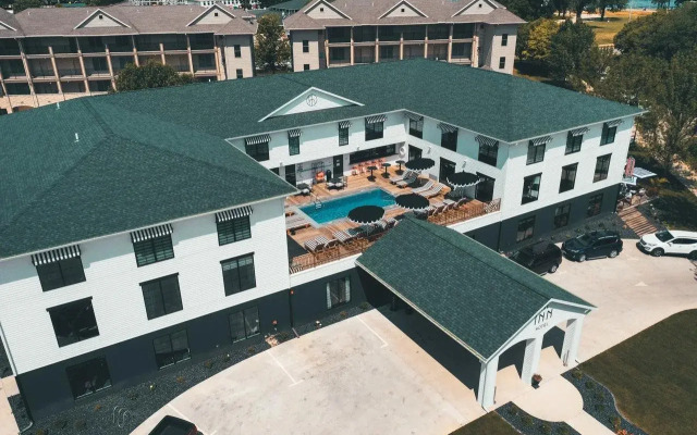The Inn Hotel Lake Okoboji, an Ascend Collection Hotel