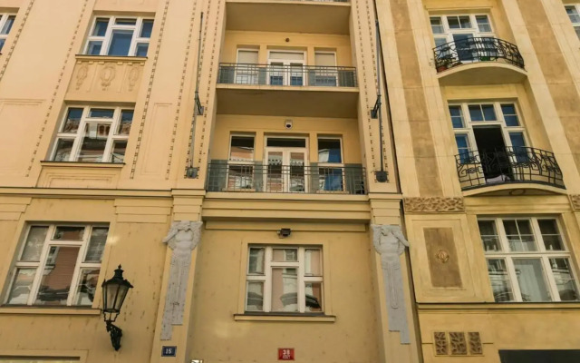 Old Town Residence by Little King