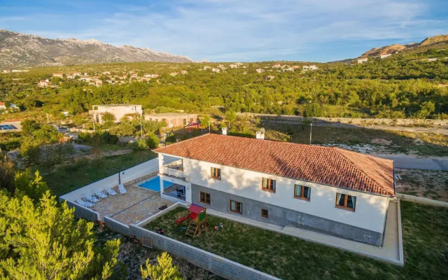 Villa More With Pool and Garden