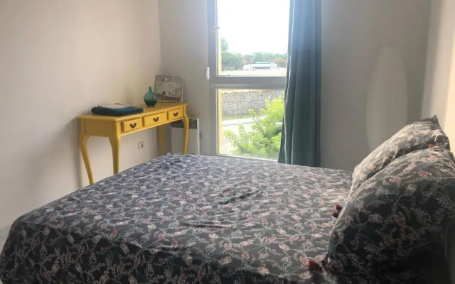 Chambre dans appartement avec vue sur le port