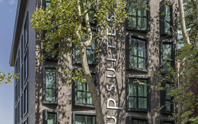 Upsuites Hotel