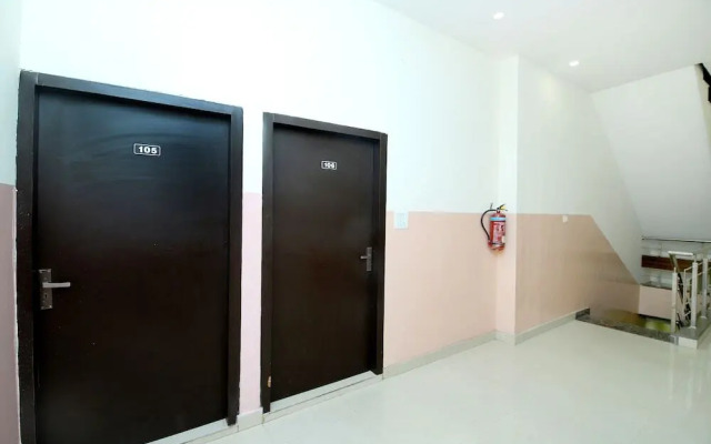 Hotel R2d by OYO Rooms