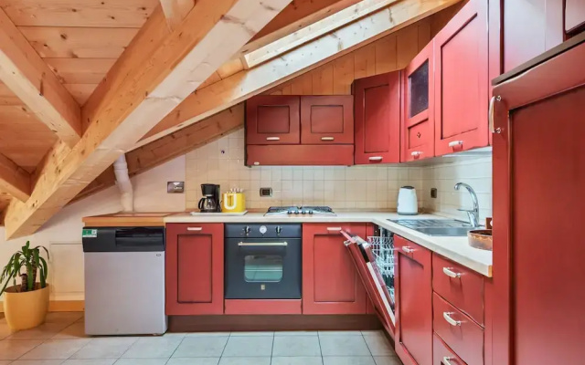 Belvilla by OYO Charming Apartment in Brez With TV