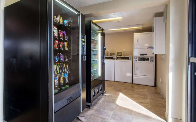 Rodeway Inn Near Hall of Fame