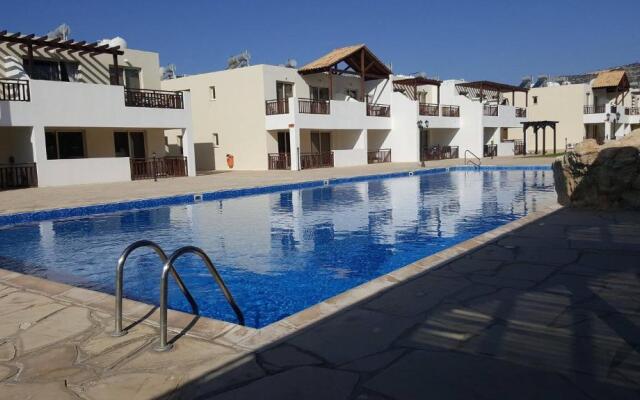 2 bedroom apartment E8 located pool level, sea view, FREE WIFI