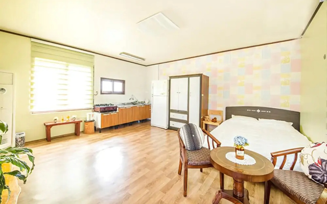 Jeju Happy Cabin Pension
