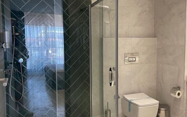 Dubh Linn Hotel