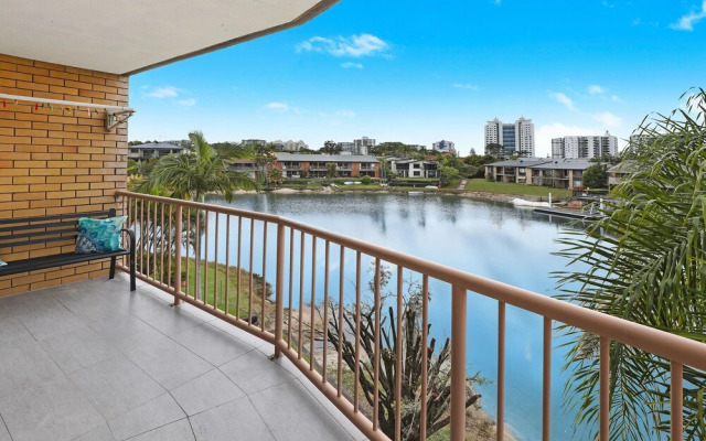 Canal7-On The Mooloolaba Canal