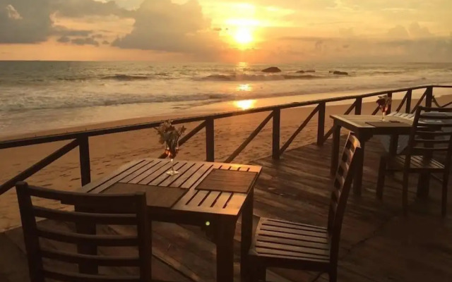Sapphire Seas Beachfront Villas