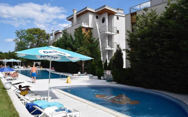 White Sails Apartments