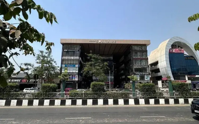 Oyo 42609 Townhouse Gokul Solitaire VIP Road