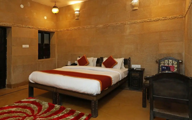 OYO 9933 Hotel Meera Mahal