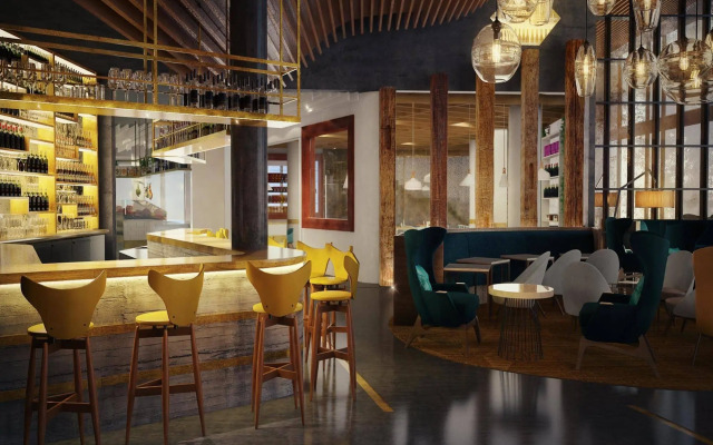 Lincoln Plaza London, Curio Collection by Hilton