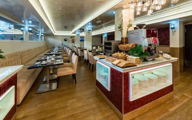 Moon Dreams Torremolinos Hotel (Adults Only)