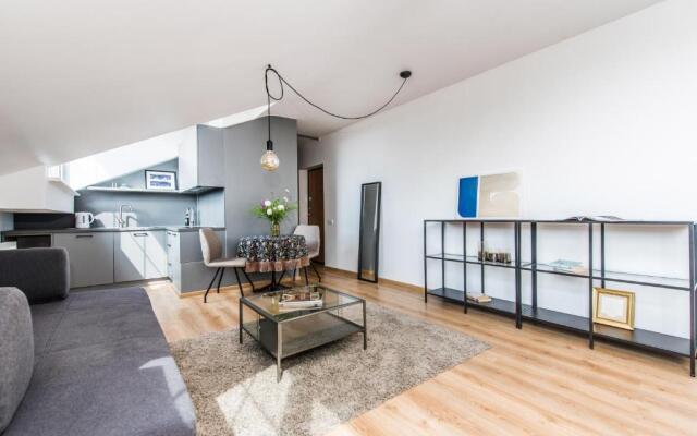 Bright&Stylish, Self Check-in, Centrally Located, by Cohost