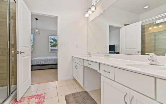 Beautiful Spacious House By Disney