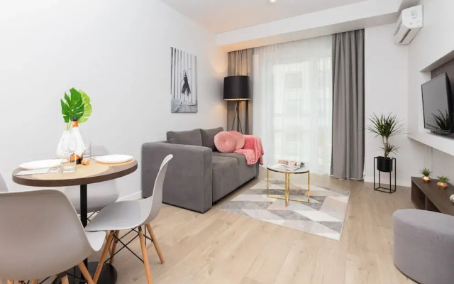 Platinum Towers Grzybowska by Renters