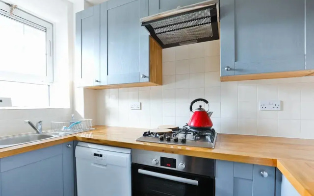2BR Apartment - 10mins to Canary Wharf!