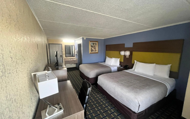 Quality Inn & Suites near Six Flags East