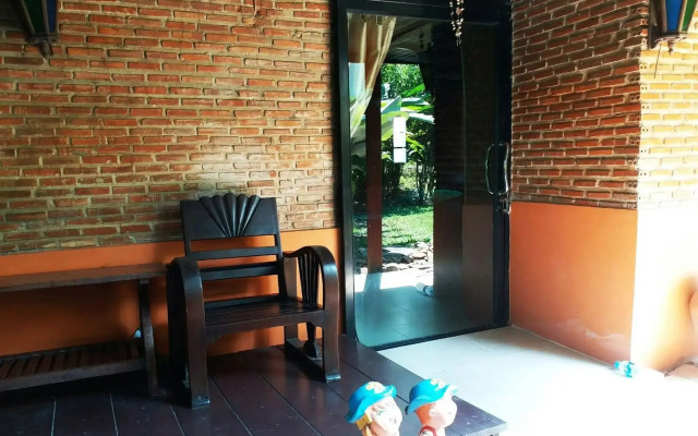 Kaengkrachan Boathouse Paradise Resort