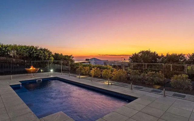 Clifftop Family Retreat With Views Pool