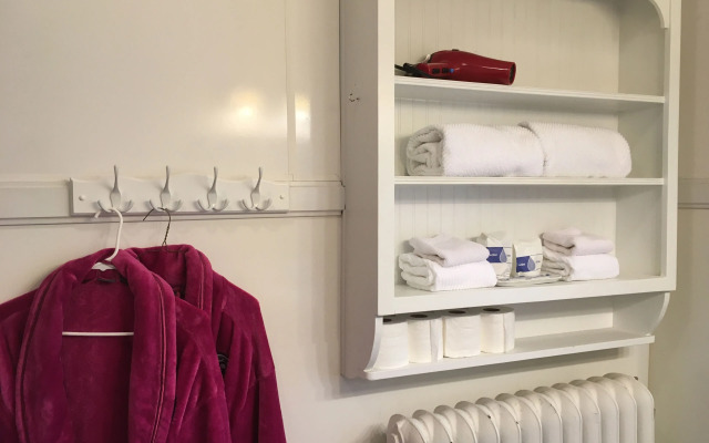 Old Iron Inn Bed and Breakfast