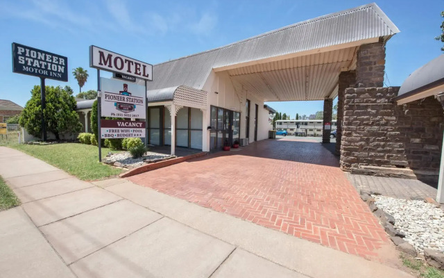 Pioneer Station Motor Inn