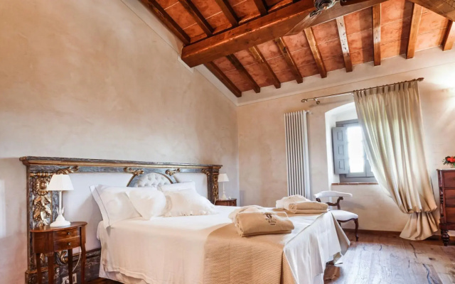 Luxury villa with private infinity pool near Firenze-VILLA BIANCA