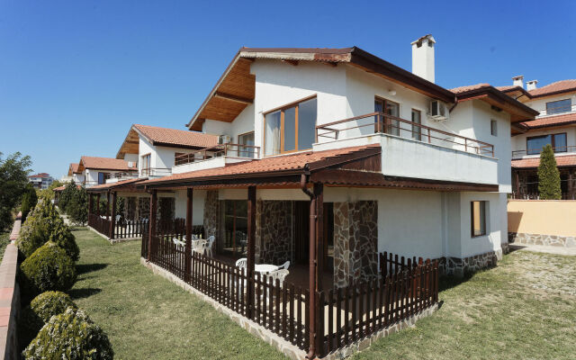 Hotel Vemara Club