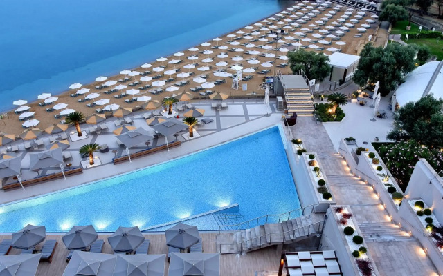 Maestral Resort & Casino