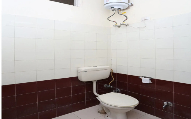 Cross Roads Inn by OYO Rooms