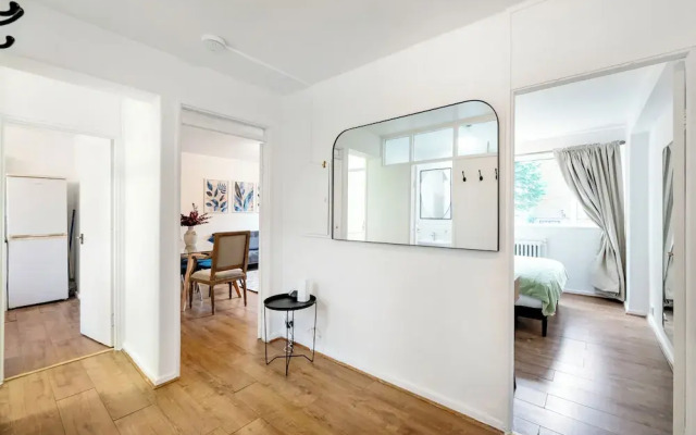 Cozy 2 bedroom flat- Heart of Victoria