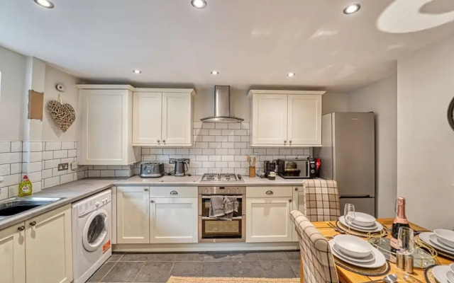 Host Stay Underhill House