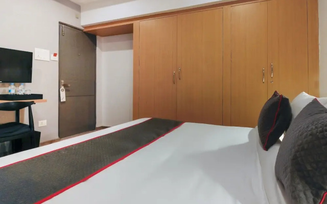 OYO 17209 SilverKey Malikarjuna Residency Gachibowli