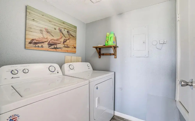 1/4 Mi to Seawall: Relaxing Galveston Condo!