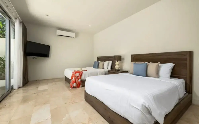 NEW Luxury 4BR Beachfront Villa w Infinity Pool