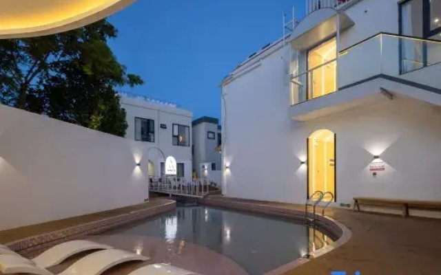 Three Lives · Blooming Pool Homestay (Sanya West Island Branch)