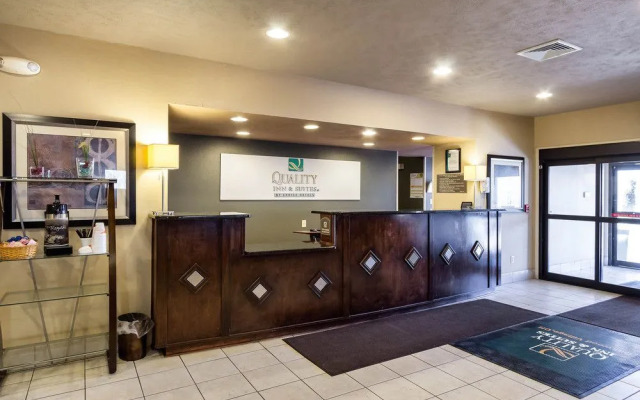 Holiday Inn Express Oakwood Village