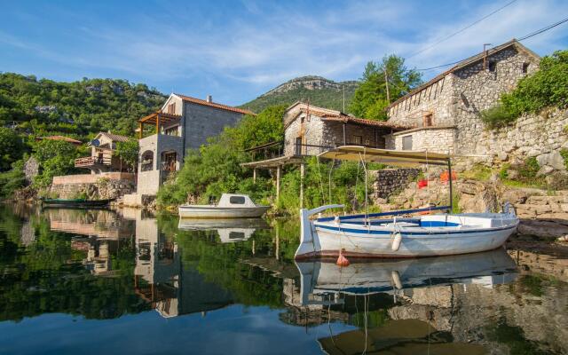 Paradise Lake House