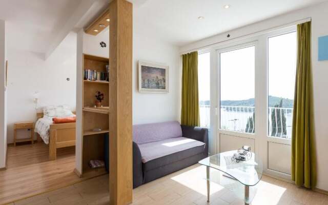 Charming Studio Apartment With Beautiful Panoramic sea View