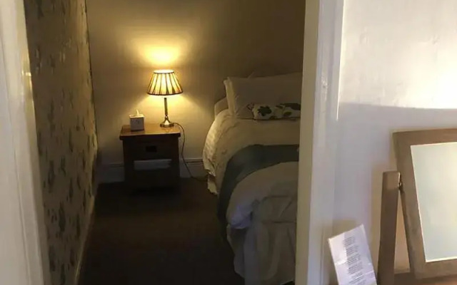 The Oakeley Arms Hotel