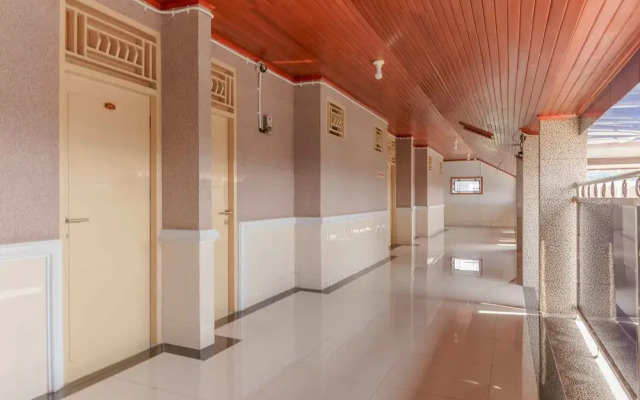 RedDoorz Plus Syariah near RSUP Dr. M. Djamil Padang
