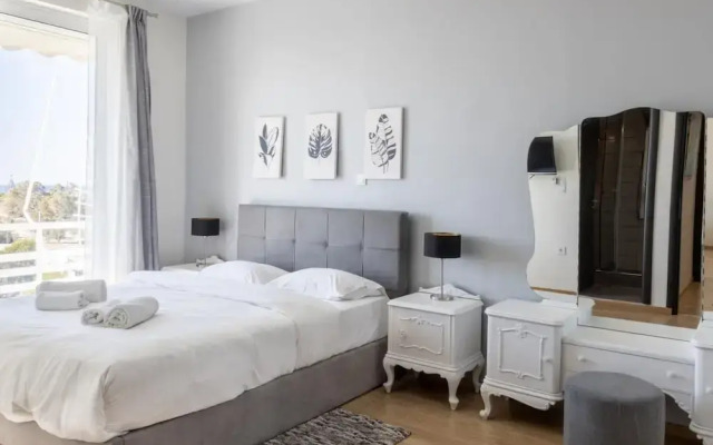 The View in Glyfada With 2 Bedrooms and 2 Bathrooms
