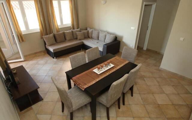 Sea View Apartments Nina - AE1021