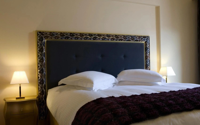 Valis Resort