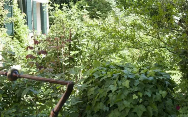 Rose's Garden House