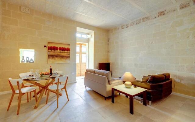 Stylish 2BR Apartment in Valletta