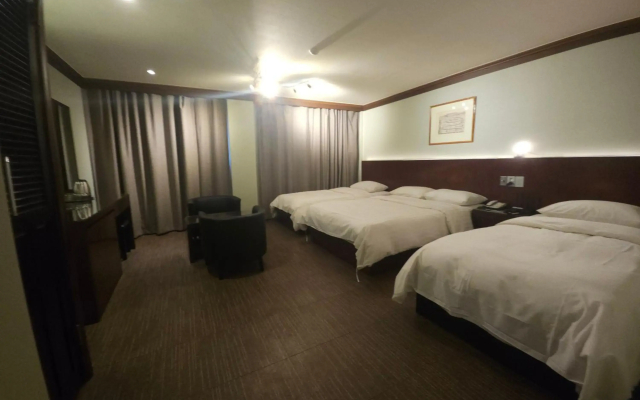 Insadong Crown Hotel